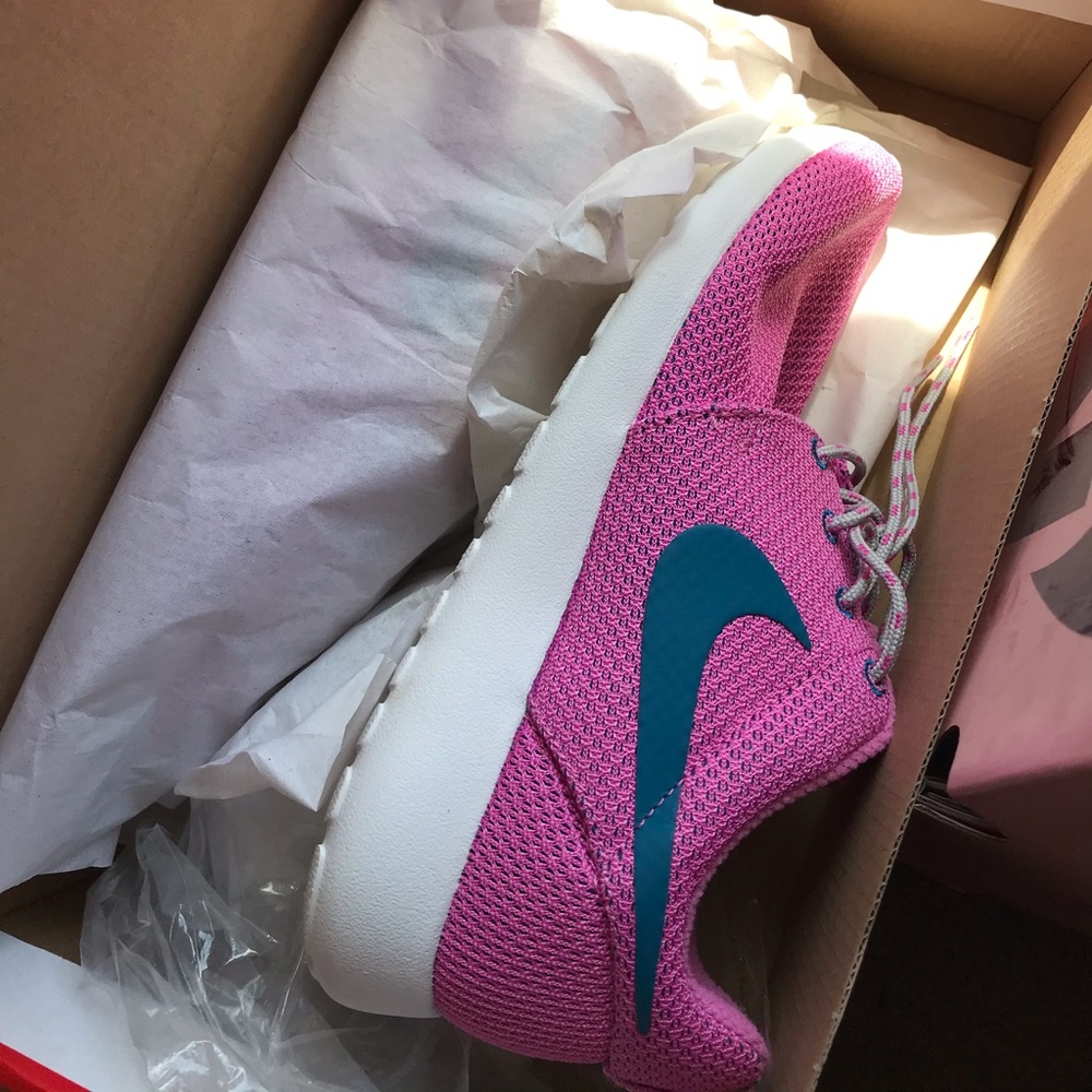 Women’s Nike Roshe Runs sz. 7